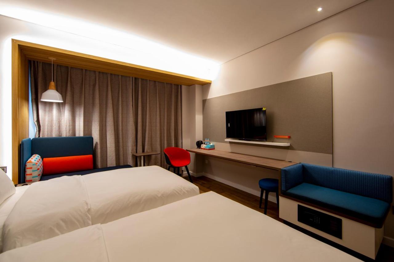Holiday Inn Express Jinan Jingshi Road, An Ihg Hotel المظهر الخارجي الصورة