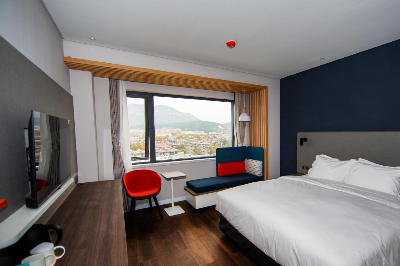 Holiday Inn Express Jinan Jingshi Road, An Ihg Hotel المظهر الخارجي الصورة