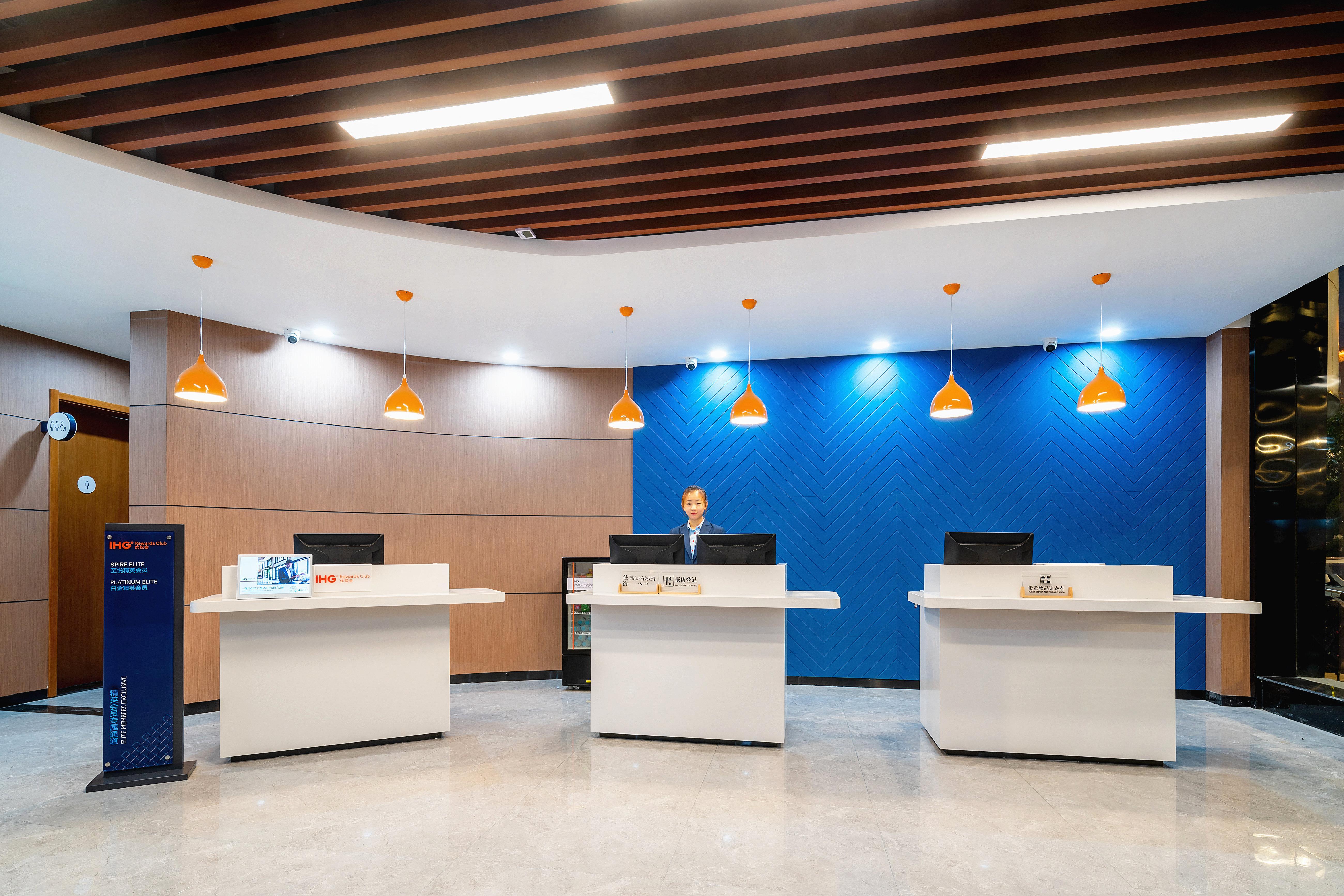 Holiday Inn Express Jinan Jingshi Road, An Ihg Hotel المظهر الخارجي الصورة